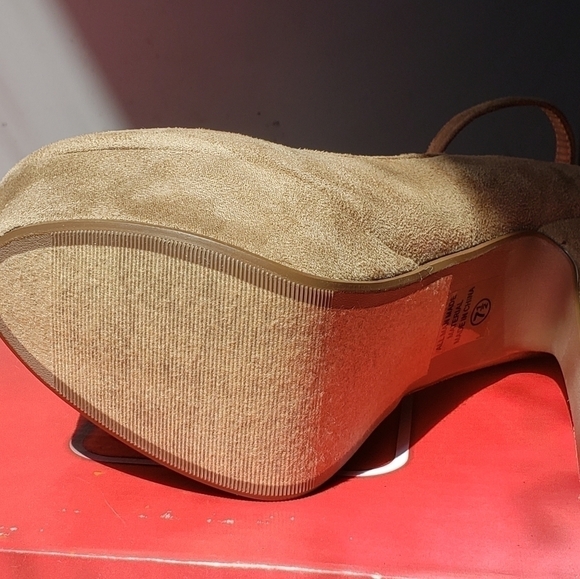 Spike Taupe Platform Heel - Picture 8 of 9